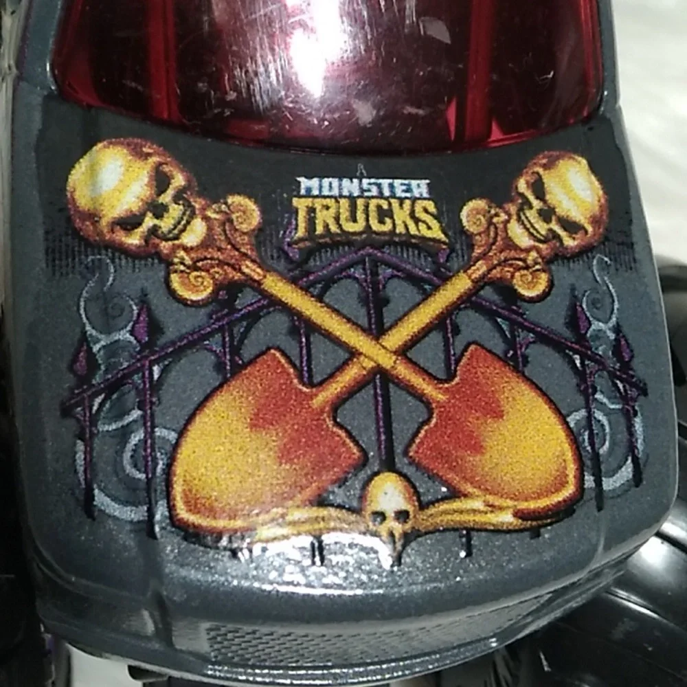 One Bad Ghoul 2018 Mattel Hot Wheels Monster Truck Metal Top Scale 1/24